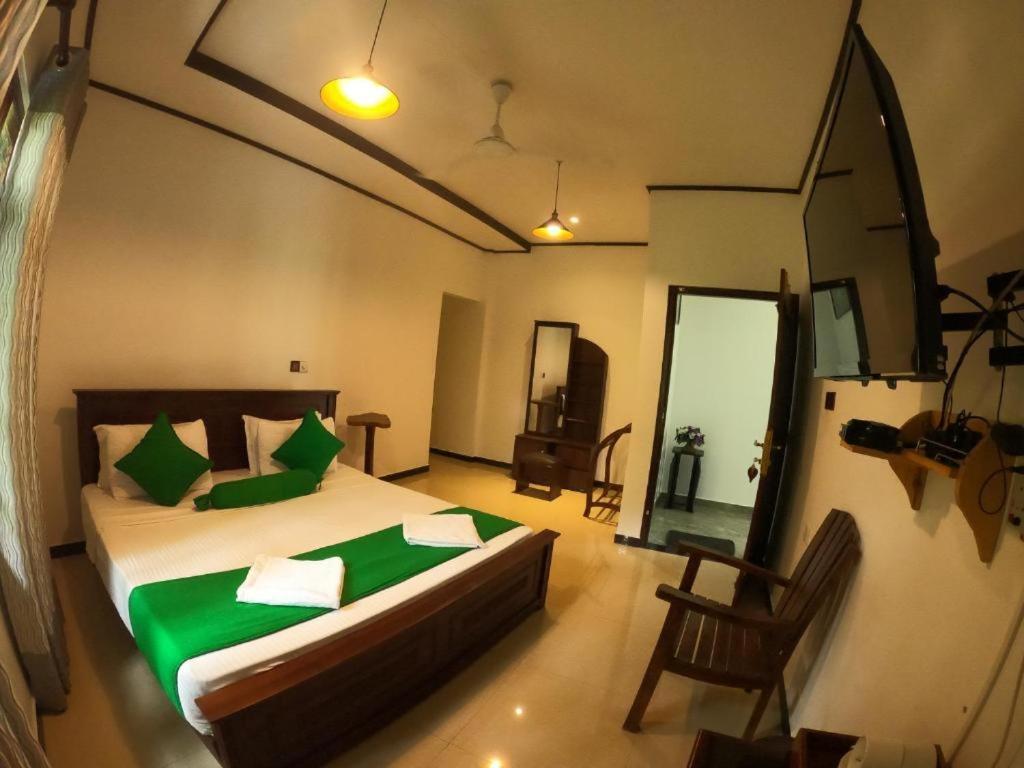 Oyo Kings Hotel 卡图纳耶克 外观 照片