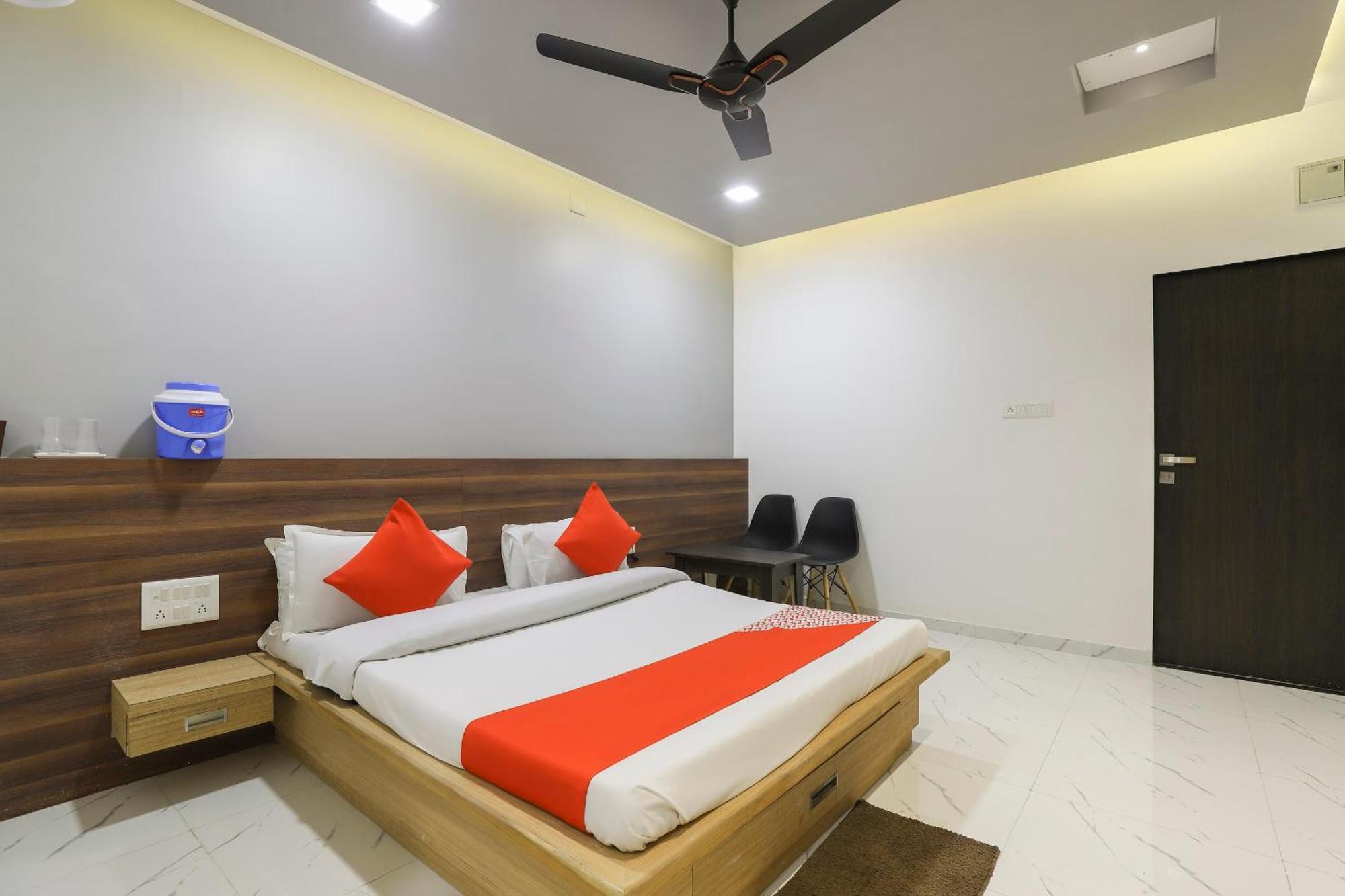 Oyo Kings Hotel 卡图纳耶克 外观 照片