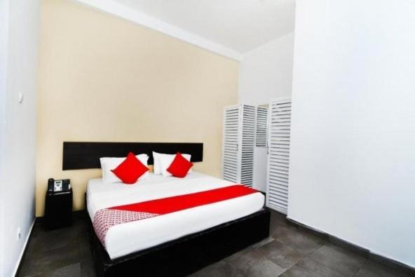 Oyo Kings Hotel 卡图纳耶克 外观 照片